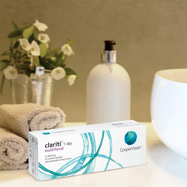 clariti lenzendoos die staat in de badkamer